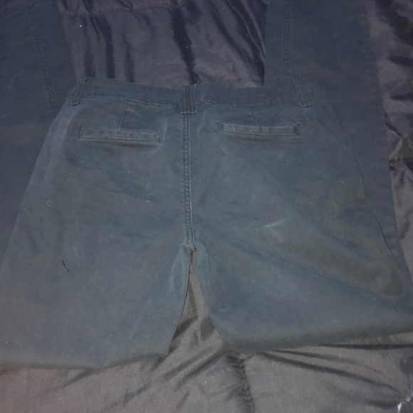 Mid-rise, Black pants - Picture 3 of 3